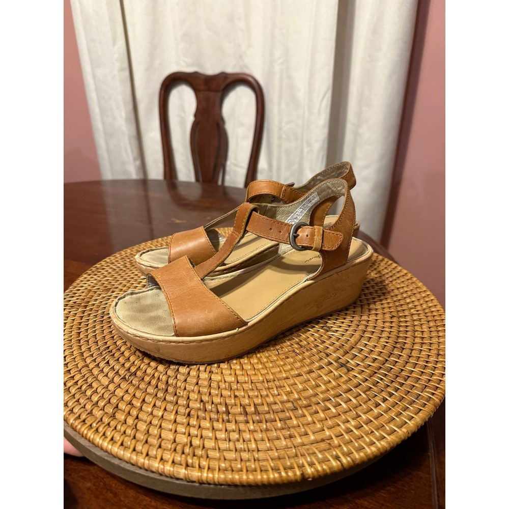 Eddie Bauer Womens Tan Leather T-Strap Wedge Sandals Size 7 0082-965